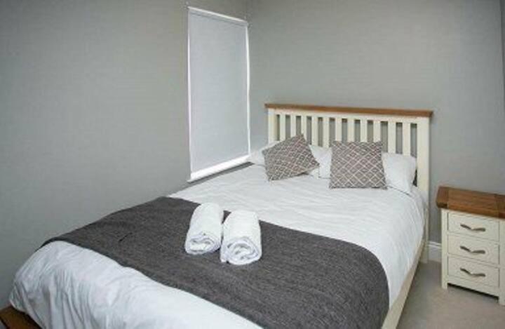 Amazing 3 Bedroom Home, Prime Bt1 Postcode And City Centre Location Belfast Bagian luar foto