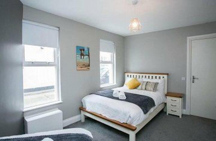 Amazing 3 Bedroom Home, Prime Bt1 Postcode And City Centre Location Belfast Bagian luar foto